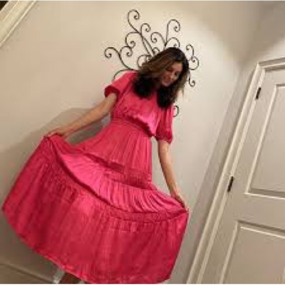 Anthropologie / Current Air Puff Sleeve satin Ruffle Tiered Maxi Dress pink M - Picture 6 of 7